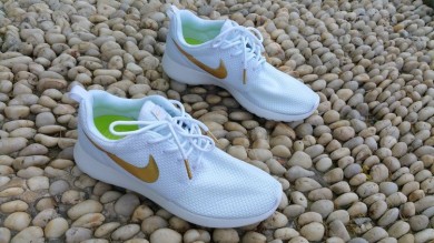 Nike Roshe Run schuhe Weiß / Gold