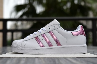 Adidas Superstar 80s Trainer weiß lila rot